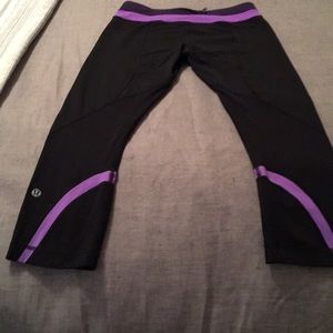 Women’s mid- rise capris